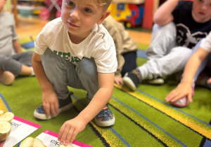 „Z Panią Jesień odkrywamy skarby jesieni”- projekt edukacyjny w grupie II