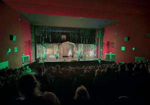 Przedszkolaki w teatralnym świecie Rumcajsa
