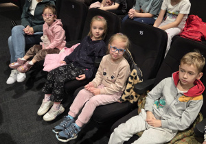 Przedszkolaki w teatralnym świecie Rumcajsa