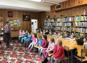 Podsumowanie tygodnia z książką - wycieczka do biblioteki grupy V