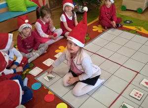 Mikołajkowe kodowanie na dywanie w gr. IV